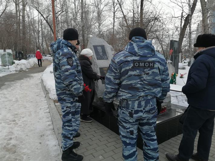 Сотрудники екатеринбургского ОМОН почтили память боевых товарищей, погибших на Северном Кавказе