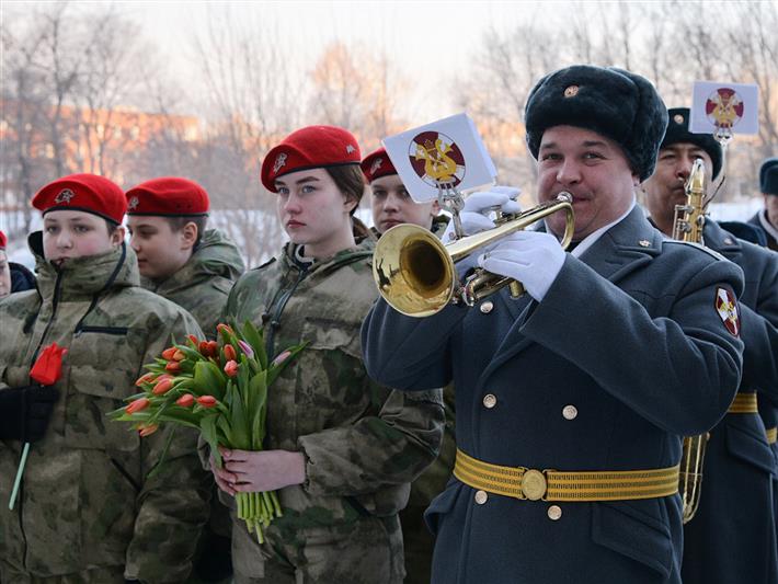 Военный оркестр Росгвардии сделал трогательный подарок для женщин-ветеранов в Кемерове (фото, видео)