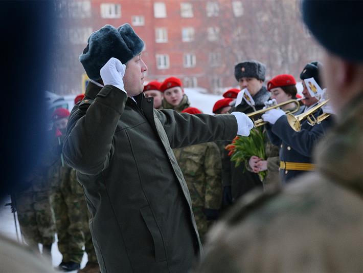 Военный оркестр Росгвардии сделал трогательный подарок для женщин-ветеранов в Кемерове (фото, видео)