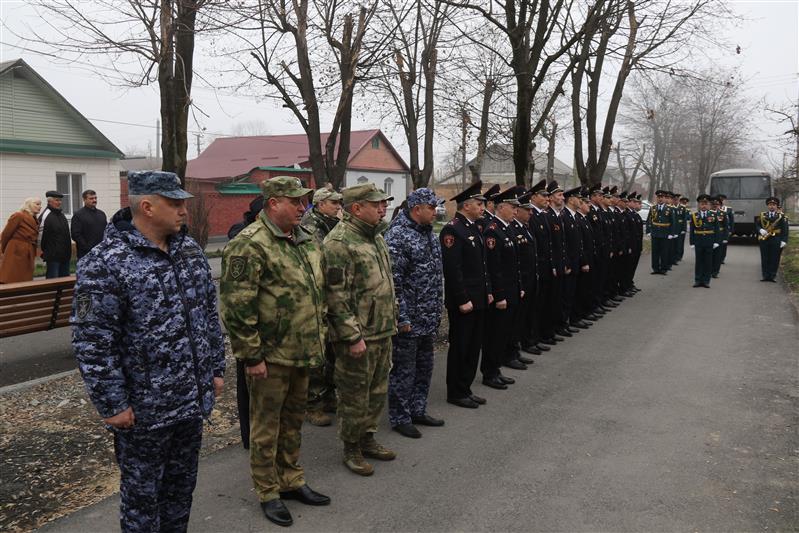 Мемориальная доска погибшему воину правопорядка открыта в Северной Осетии