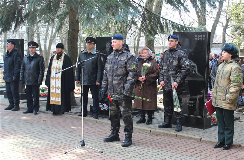 Память героически погибших сотрудников СОБР почтили в Курске