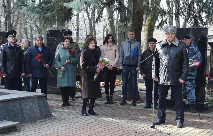 В Курске почтили память павшего героя-омоновца