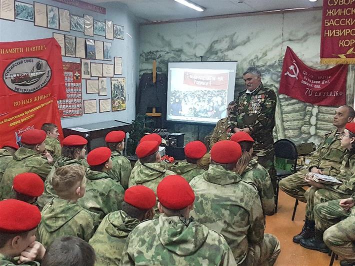 Кемеровские юнгвардейцы встретились с ветеранами Афганистана