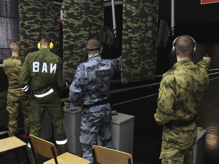 В Новосибирске стартовал чемпионат Росгвардии по зимнему офицерскому троеборью