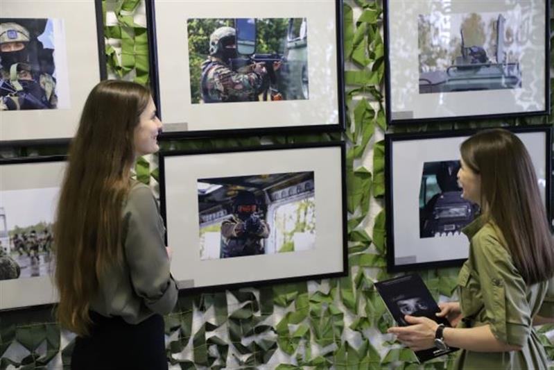 В Рязани открылась фотовыставка Росгвардии «Взгляд специального назначения»