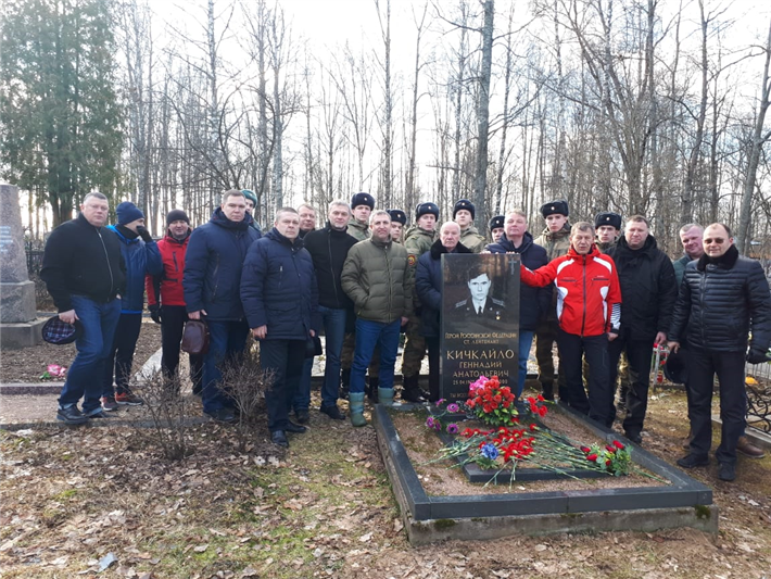 В Северной столице почтили память офицера войск правопорядка Героя России Геннадия Кичкайло