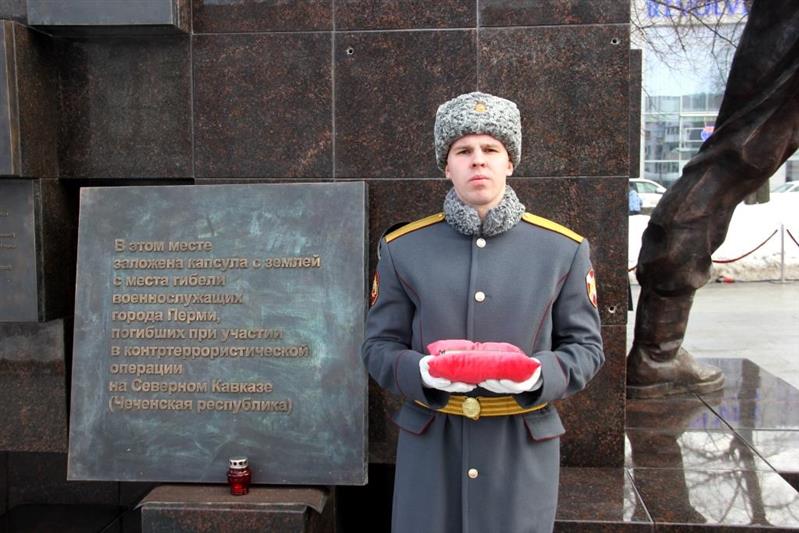 Военнослужащие Пермского военного института Росгвардии приняли участие в церемонии открытия памятника «Солдат России»