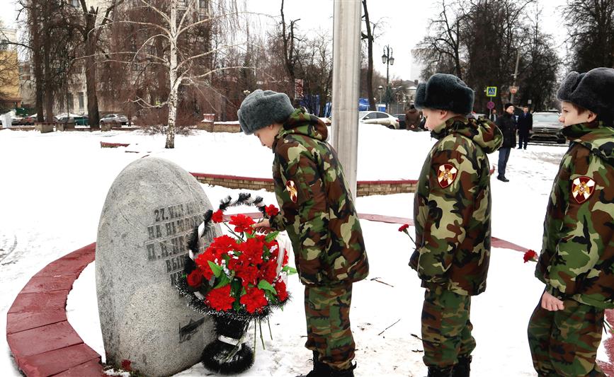 Представители авиации Росгвардии отдали дань памяти военному летчику Петру Нестерову в Нижнем Новгороде