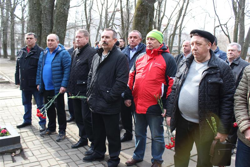 Память героически погибших сотрудников СОБР почтили в Курске