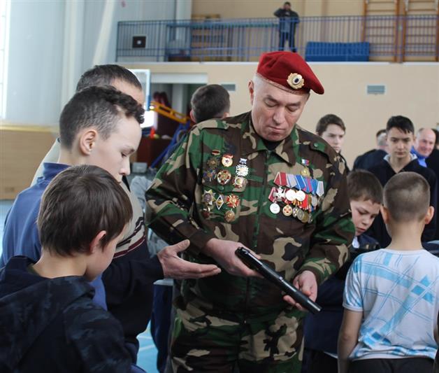 В Чувашии состоялся детско-юношеский турнир по боксу памяти погибшего сотрудника СОБР Изосима Башкирова