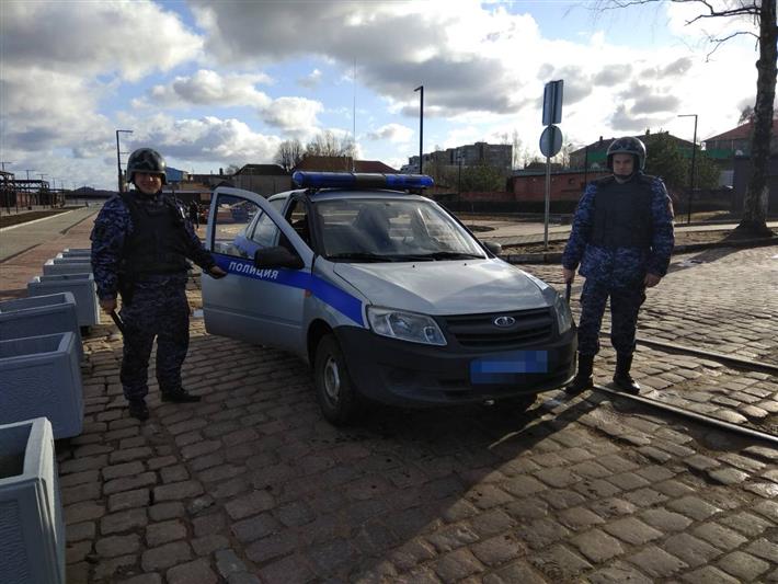 В Калининграде росгвардейцы задержали подозреваемых в нападении на подростка