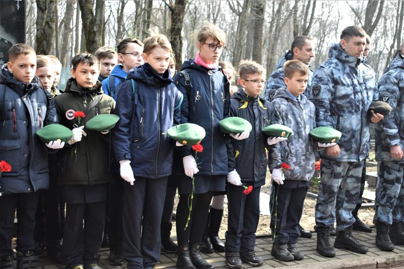 В Курске почтили память павшего героя-омоновца