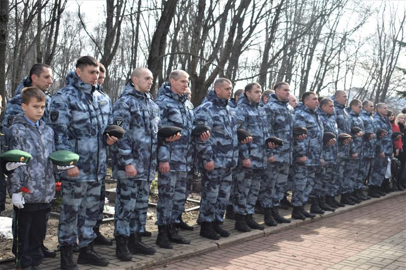 В Курске почтили память павшего героя-омоновца