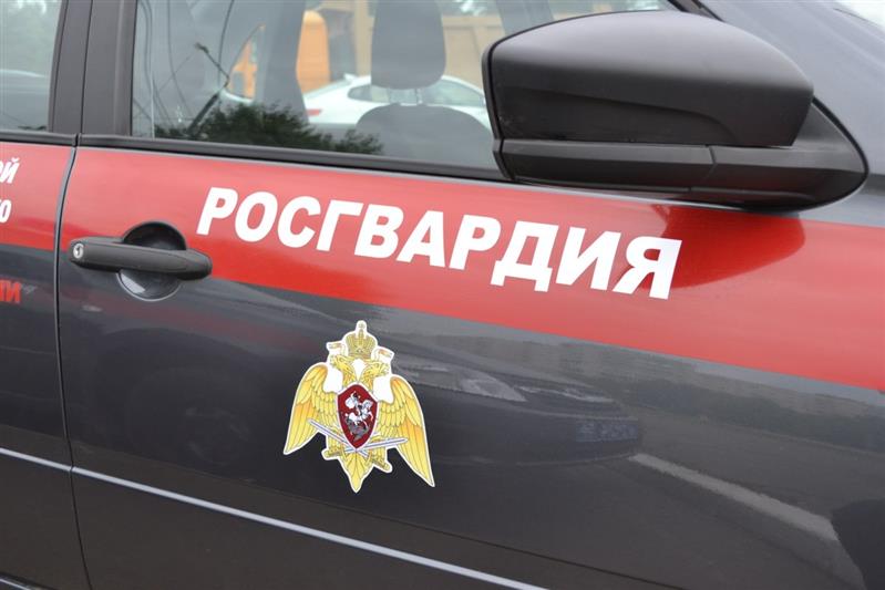 Ростовские росгвардейцы оказали помощь гражданам на пожаре