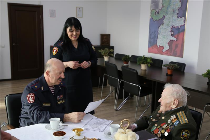 Управление Росгвардии по Челябинской области посетил 104-летний ветеран Великой Отечественной войны