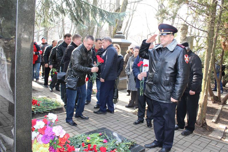 Память героически погибших сотрудников СОБР почтили в Курске