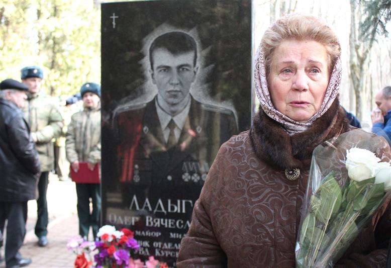 Память героически погибших сотрудников СОБР почтили в Курске
