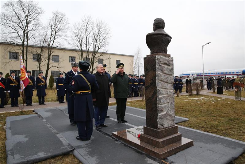 В Подмосковье открыт памятник генерал-майору авиации Владимиру Пономареву – первому начальнику авиации войск правопорядка (видео)