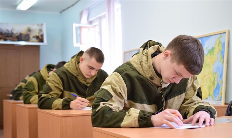 Офицеры тюменского СОБР провели квалификационные испытания для курсантов военно-патриотического клуба