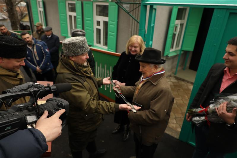 На Ставрополье Росгвардия поздравила ветерана Великой Отечественной войны со 100-летием