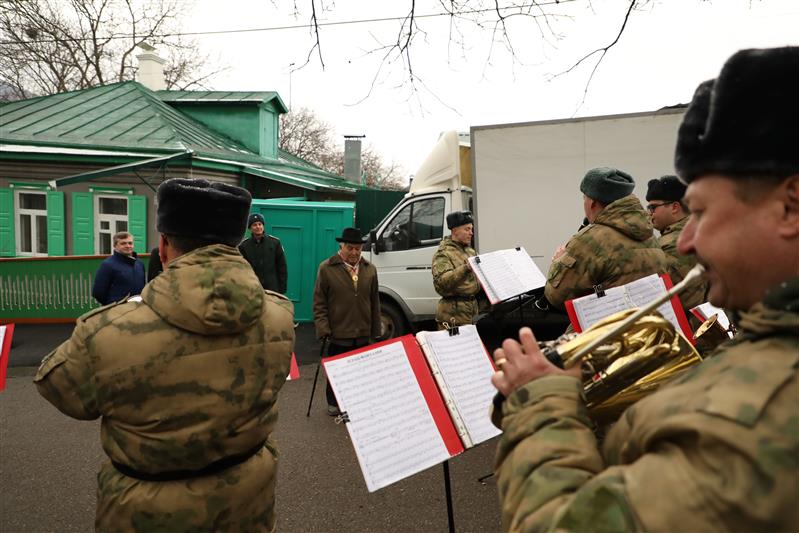 На Ставрополье Росгвардия поздравила ветерана Великой Отечественной войны со 100-летием