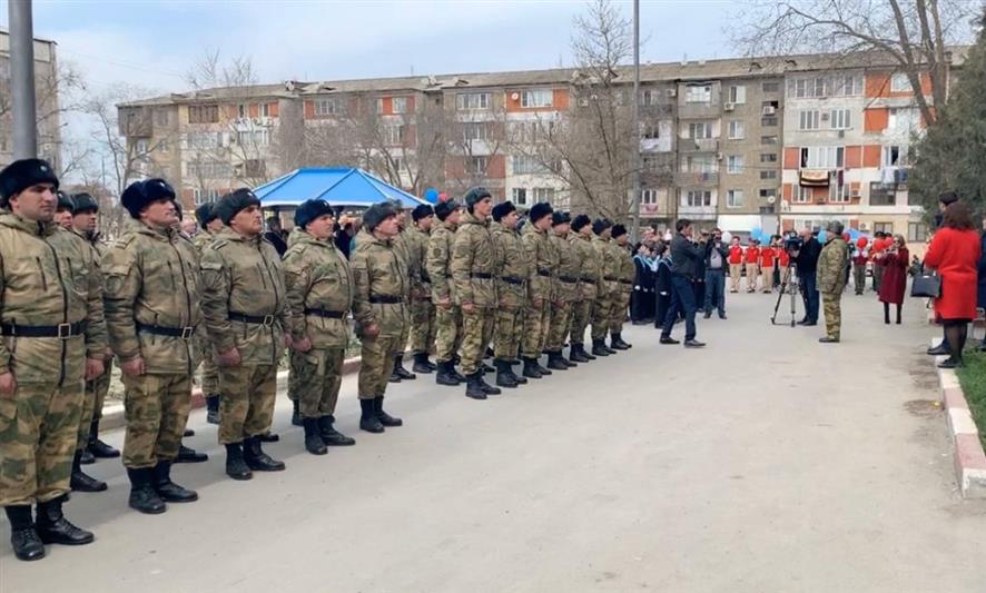 Военнослужащие Росгвардии провели «парад под окнами» для ветерана  Великой Отечественной войны в Кизляре (видео)