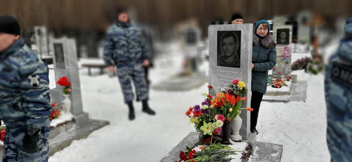 Сотрудники екатеринбургского ОМОН почтили память боевых товарищей, погибших на Северном Кавказе