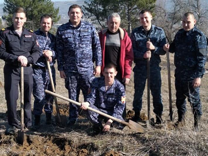 Сотрудники ставропольской вневедомственной охраны поддержали всероссийскую акцию «Сад памяти»