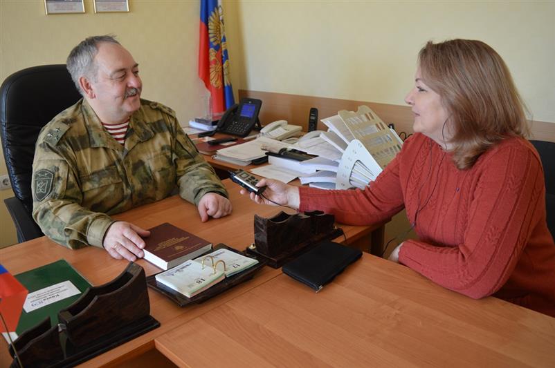 Кинологи Уральского округа Росгвардии рассказали журналистам о своей службе