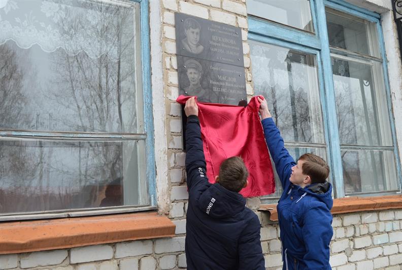 Памятная доска в честь павшего героя войск правопорядка открыта в Тюменской области