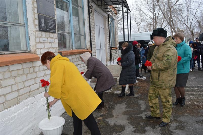Памятная доска в честь павшего героя войск правопорядка открыта в Тюменской области