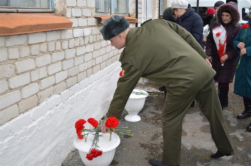 Памятная доска в честь павшего героя войск правопорядка открыта в Тюменской области