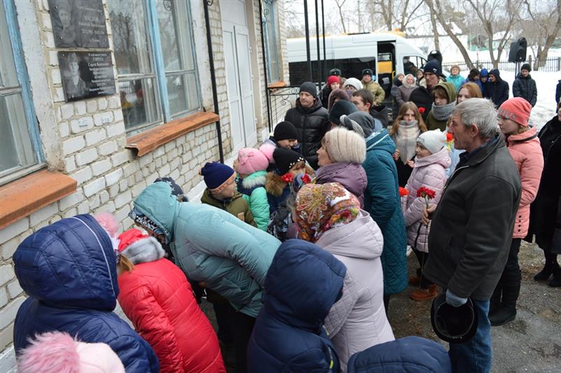 Памятная доска в честь павшего героя войск правопорядка открыта в Тюменской области