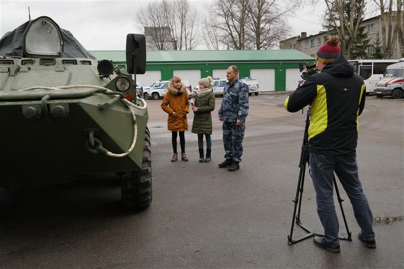 Воспитанники школы телевизионного мастерства познакомились с буднями новгородского ОМОН «Варяг» (видео)