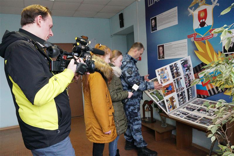 Воспитанники школы телевизионного мастерства познакомились с буднями новгородского ОМОН «Варяг» (видео)
