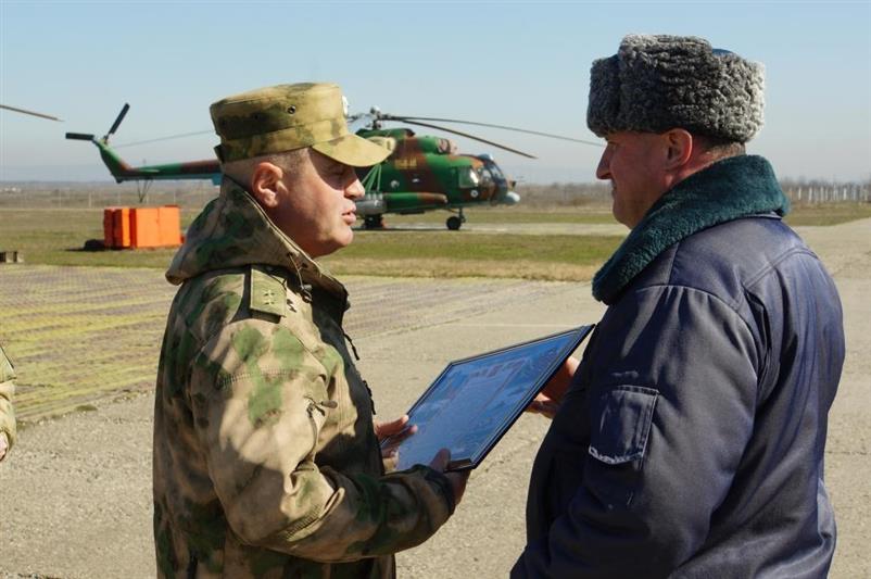 Командующий ОГВ(с) поздравил с профессиональным праздником летчиков Росгвардии 