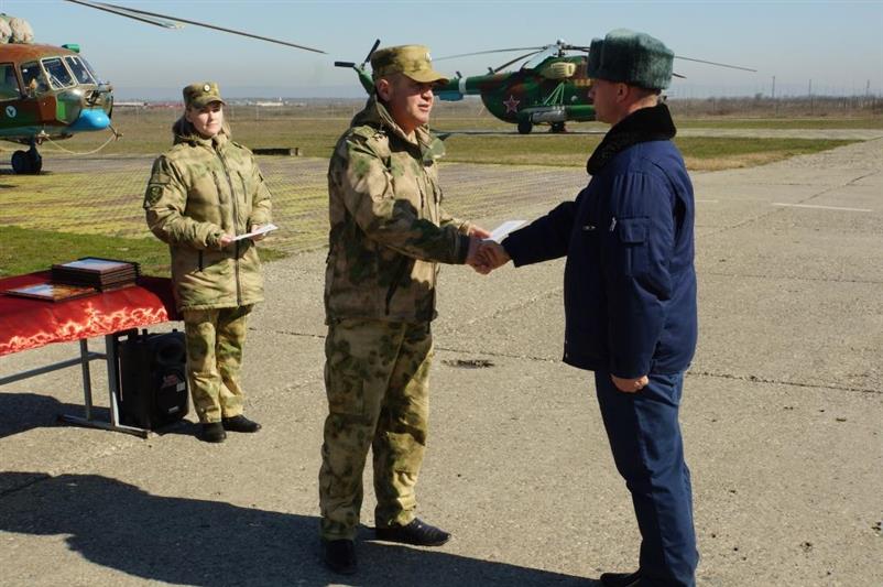 Командующий ОГВ(с) поздравил с профессиональным праздником летчиков Росгвардии 