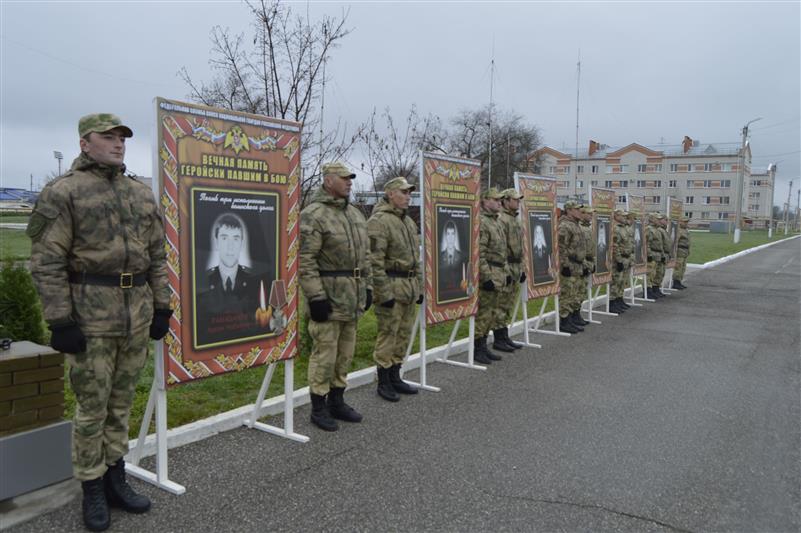 В Чеченской Республике военнослужащие Росгвардии почтили память погибших товарищей