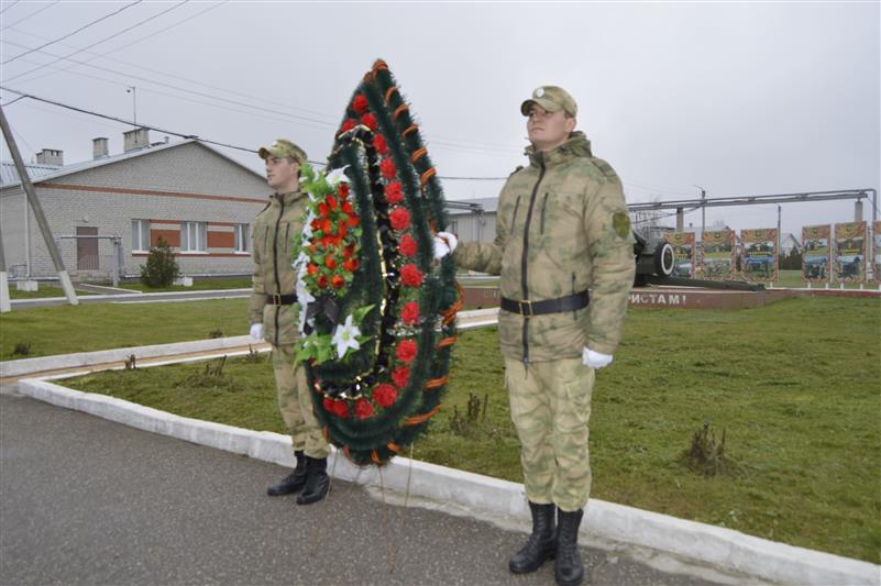 В Чеченской Республике военнослужащие Росгвардии почтили память погибших товарищей