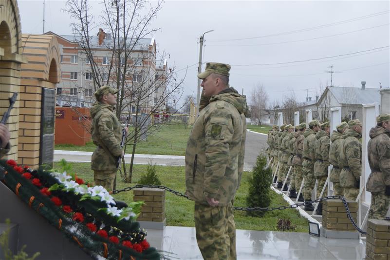 В Чеченской Республике военнослужащие Росгвардии почтили память погибших товарищей