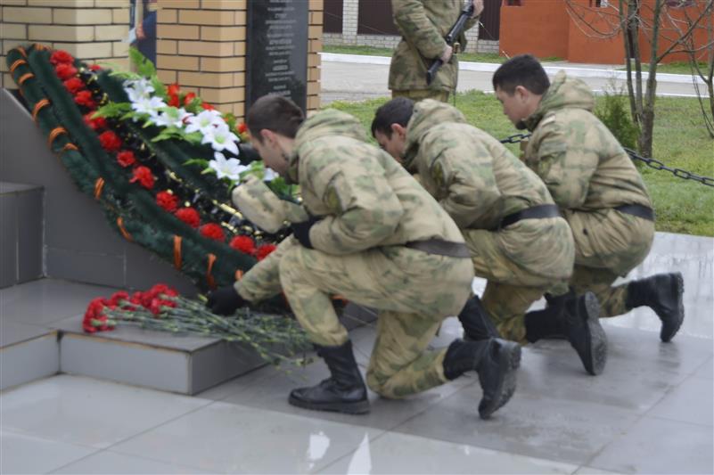 В Чеченской Республике военнослужащие Росгвардии почтили память погибших товарищей