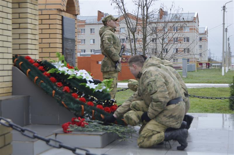 В Чеченской Республике военнослужащие Росгвардии почтили память погибших товарищей