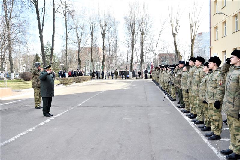 Начальник МПКУ им. М.А. Шолохова Росгвардии простился со Знаменем училища