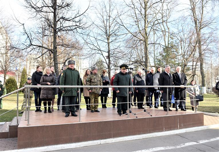 Начальник МПКУ им. М.А. Шолохова Росгвардии простился со Знаменем училища