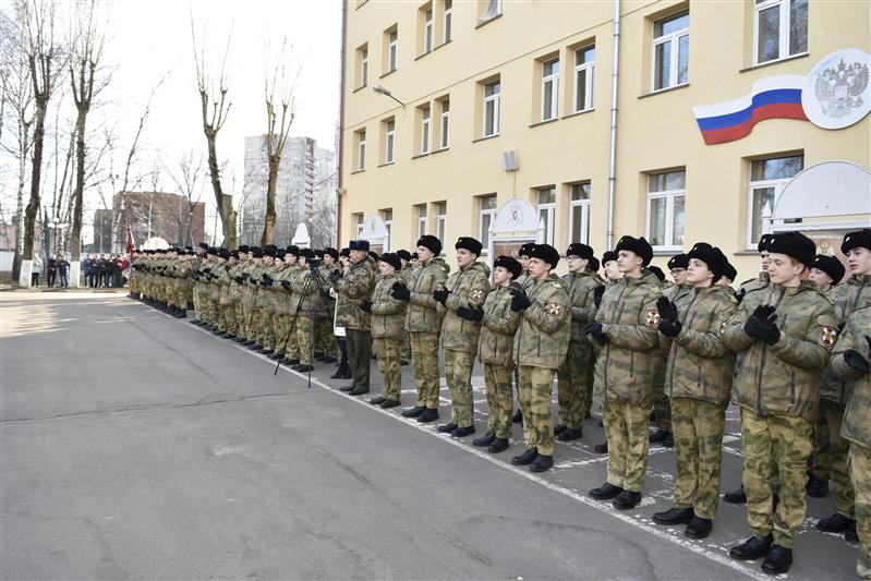 Начальник МПКУ им. М.А. Шолохова Росгвардии простился со Знаменем училища