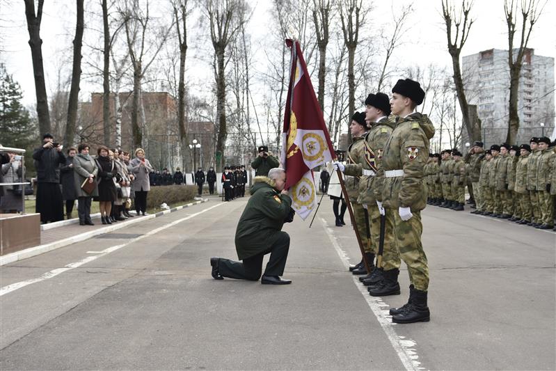 Начальник МПКУ им. М.А. Шолохова Росгвардии простился со Знаменем училища