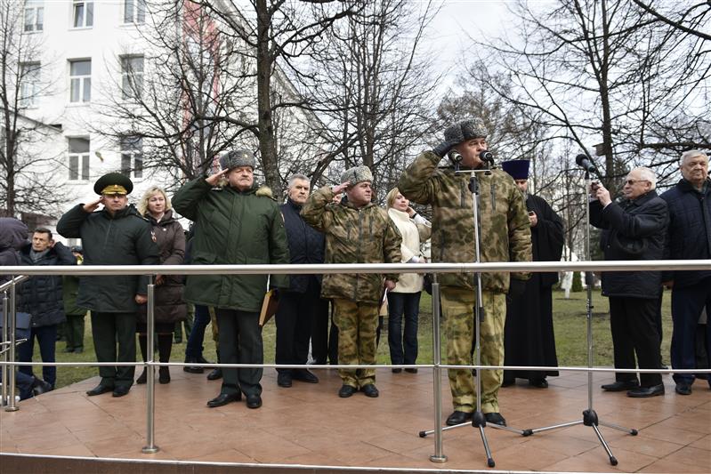 Начальник МПКУ им. М.А. Шолохова Росгвардии простился со Знаменем училища