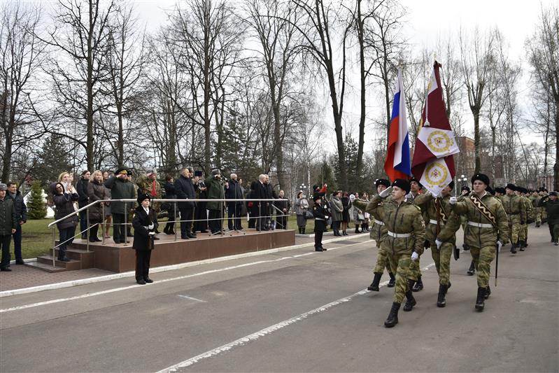 Начальник МПКУ им. М.А. Шолохова Росгвардии простился со Знаменем училища