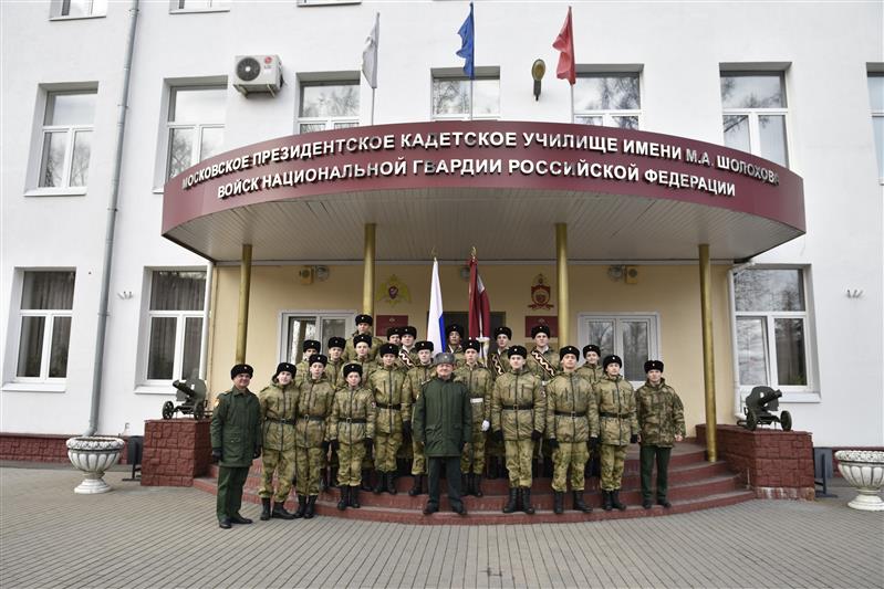 Начальник МПКУ им. М.А. Шолохова Росгвардии простился со Знаменем училища
