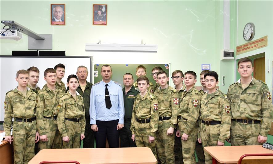 Слушатели Военного университета провели урок мужества для кадет Росгвардии  